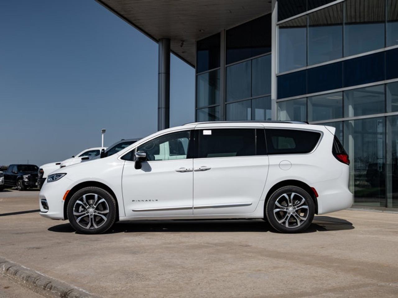 2026 Chrysler Pacifica Pinnacle Photo