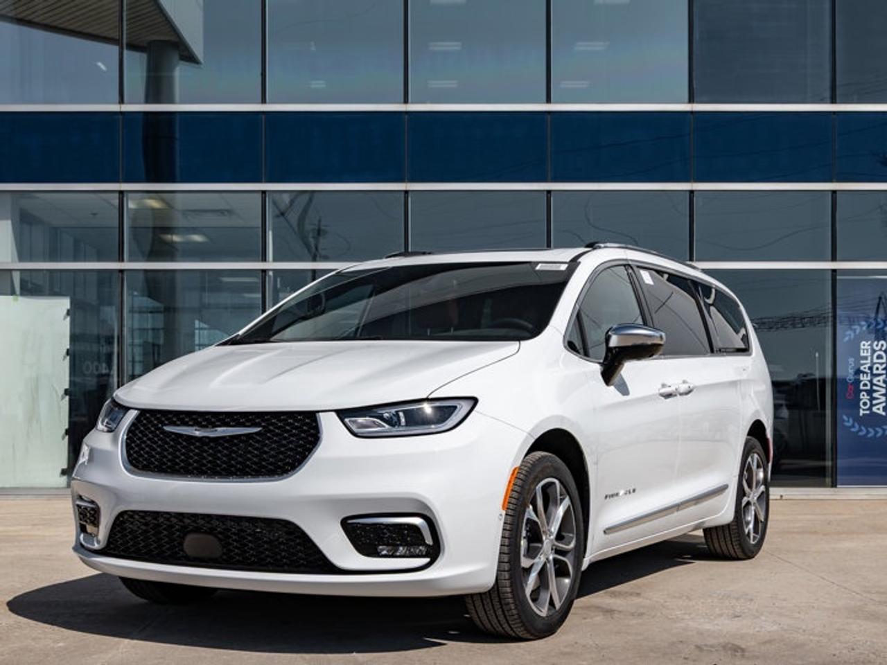 2026 Chrysler Pacifica Pinnacle Photo