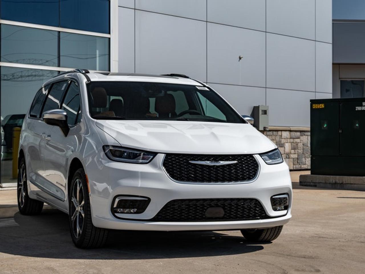 2026 Chrysler Pacifica Pinnacle Photo