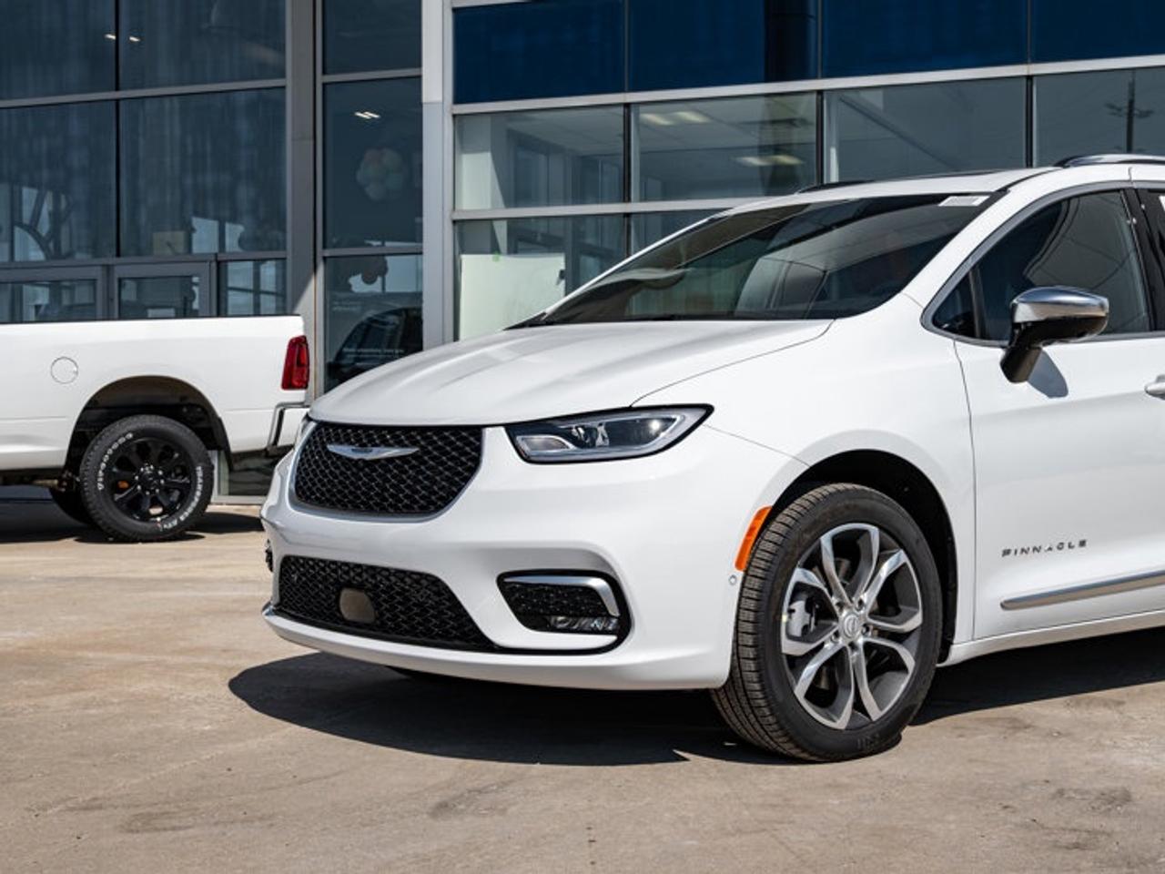 2026 Chrysler Pacifica Pinnacle Photo