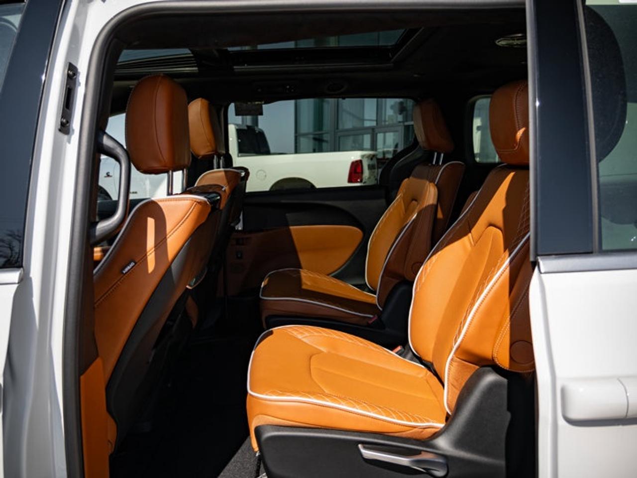 2026 Chrysler Pacifica Pinnacle Photo