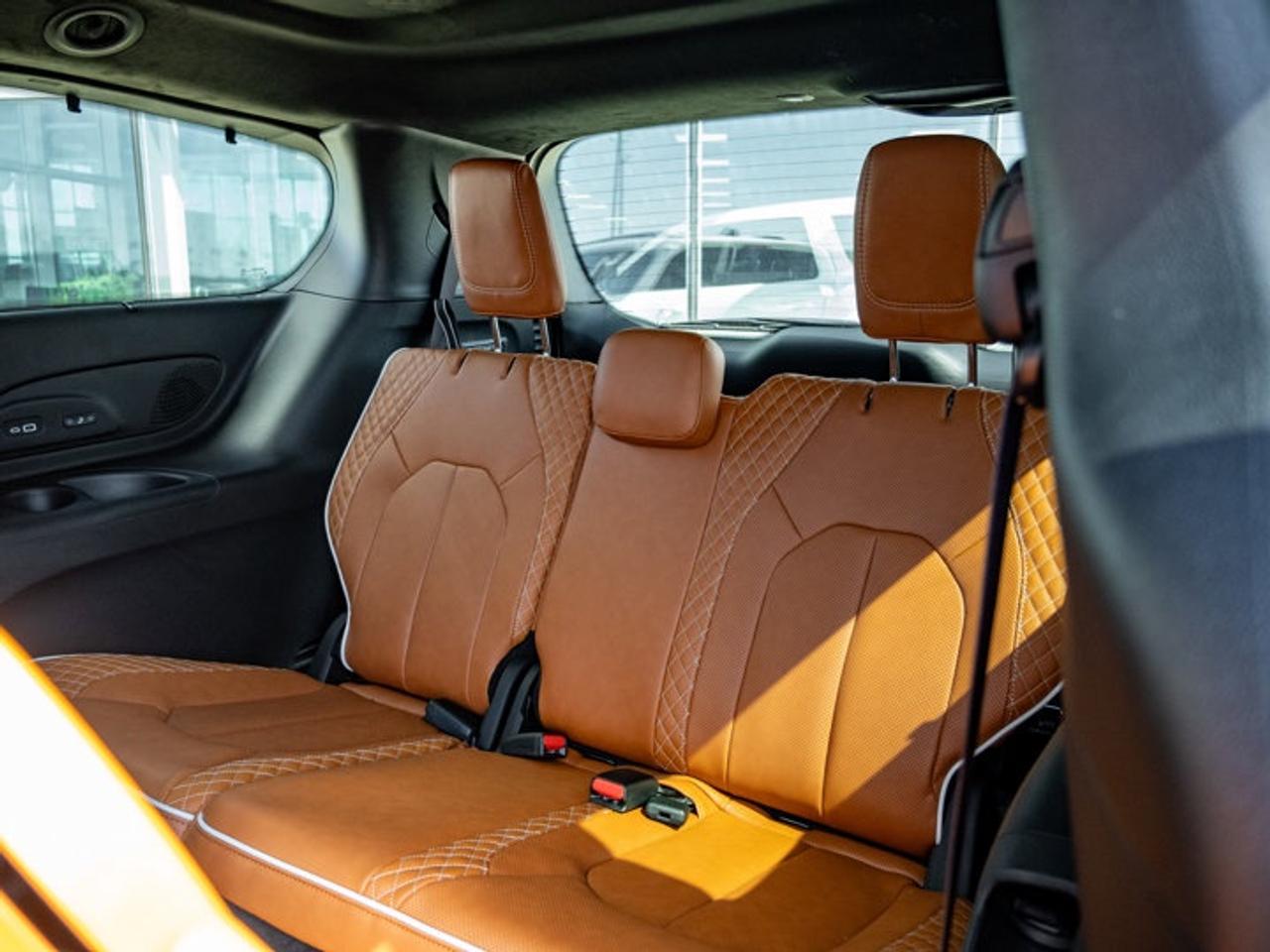 2026 Chrysler Pacifica Pinnacle Photo