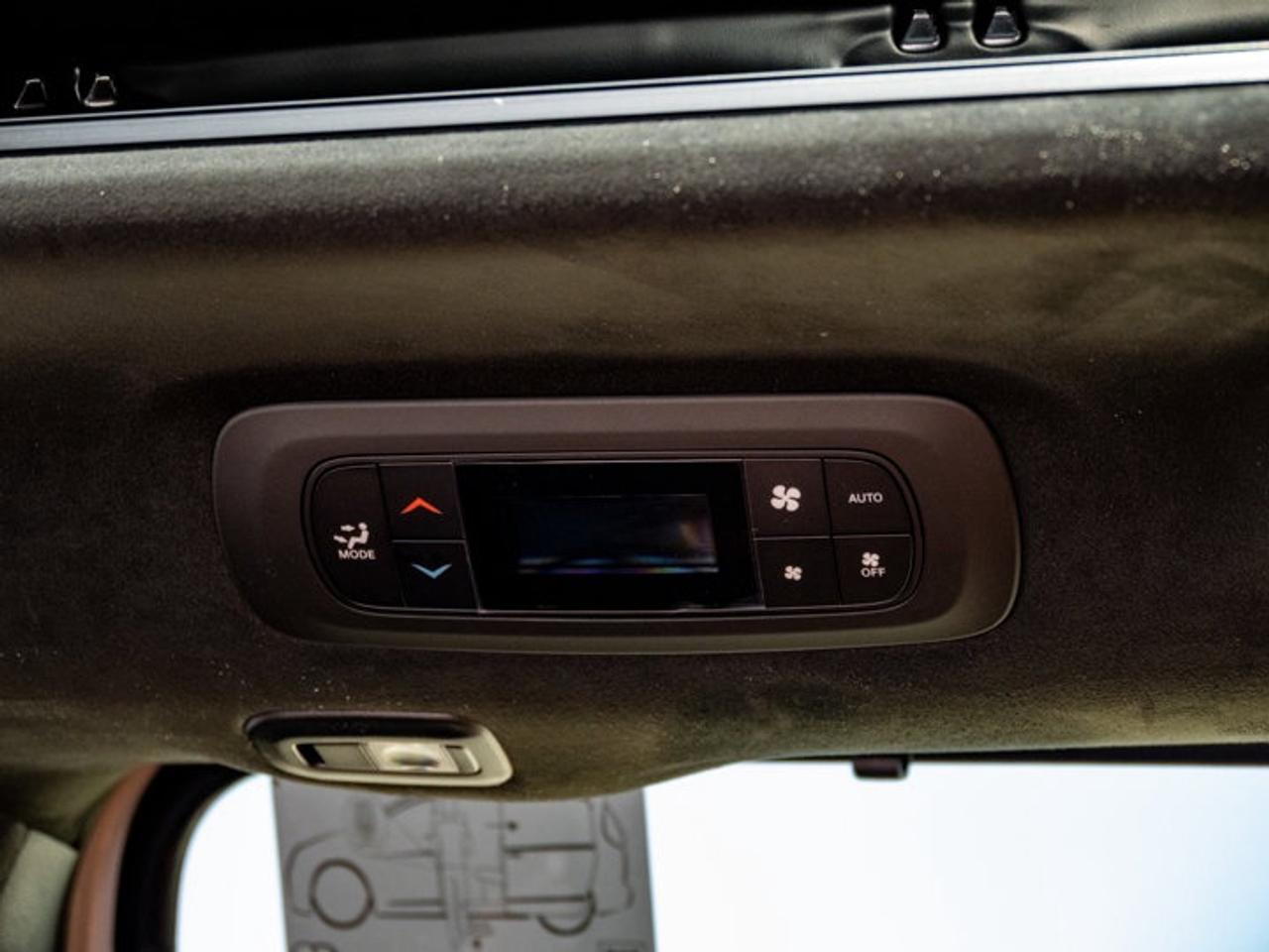 2026 Chrysler Pacifica Pinnacle Photo