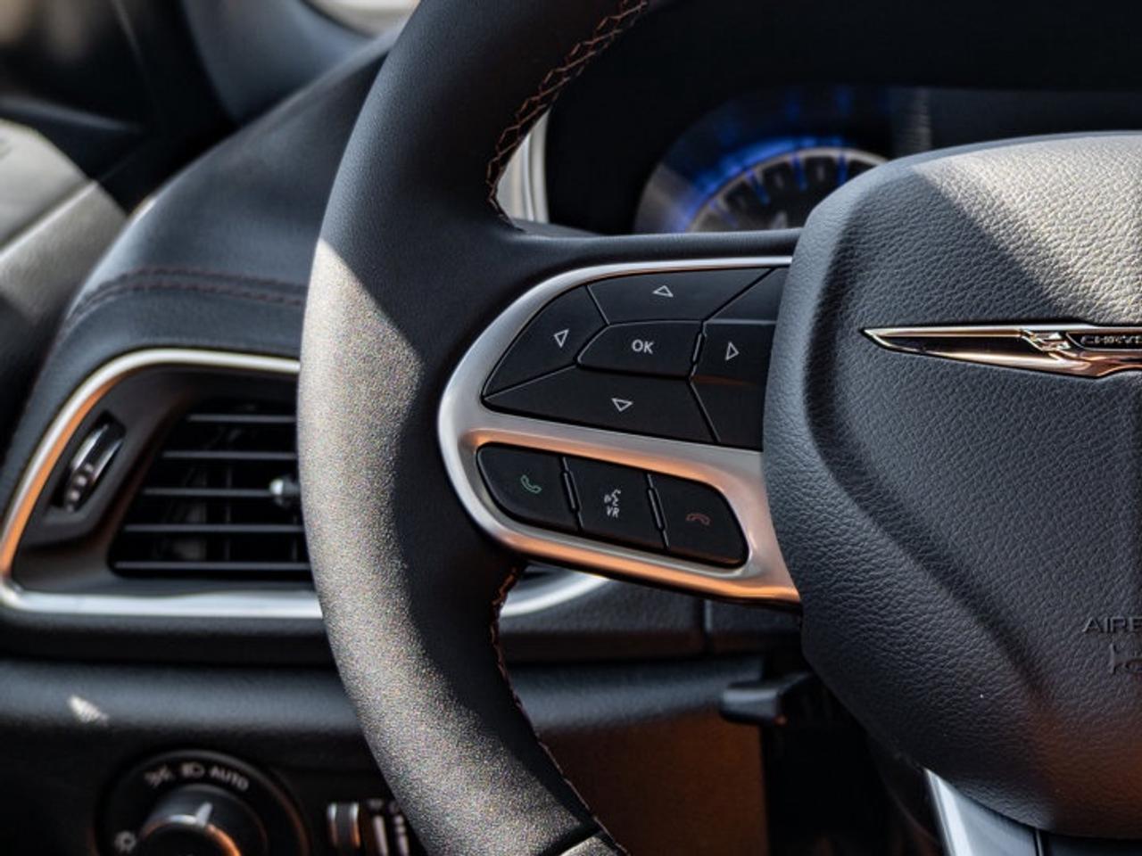 2026 Chrysler Pacifica Pinnacle Photo