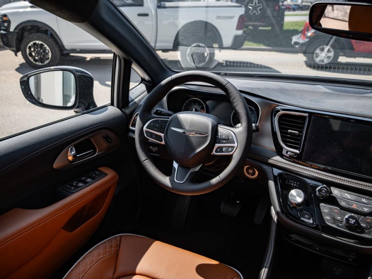 2026 Chrysler Pacifica Pinnacle Photo