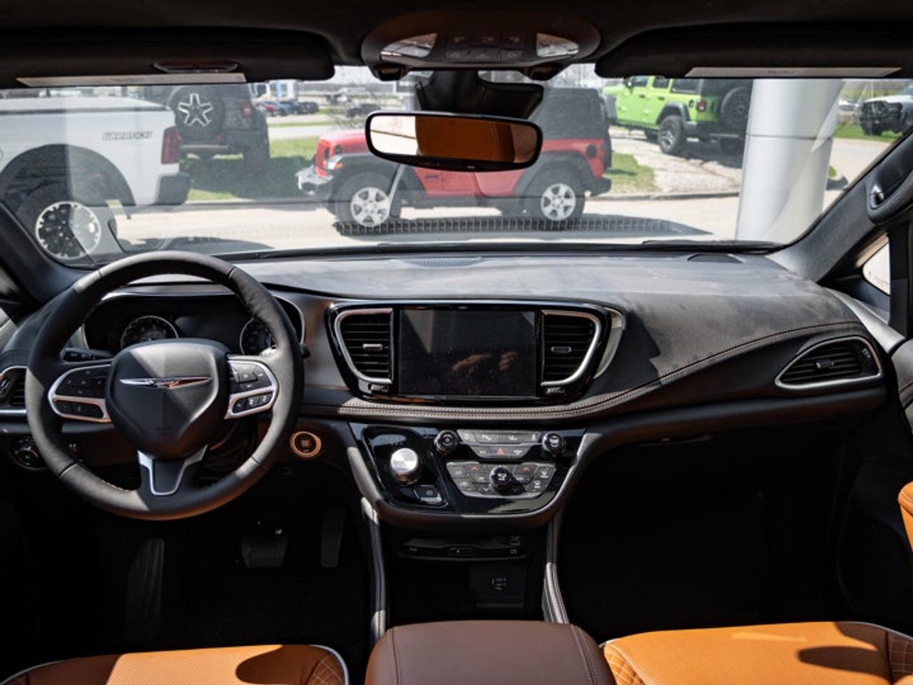 2026 Chrysler Pacifica Pinnacle Photo