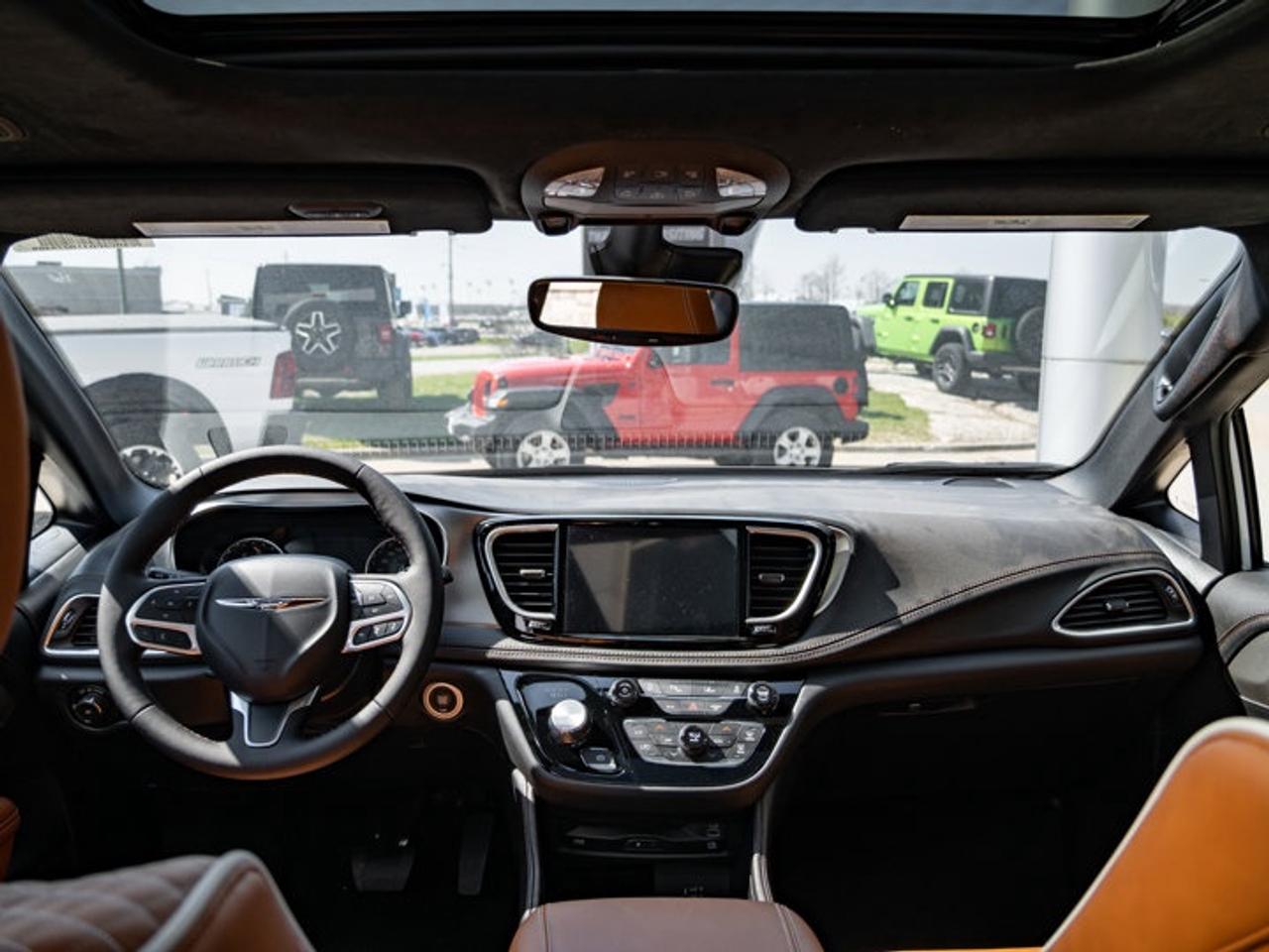 2026 Chrysler Pacifica Pinnacle Photo