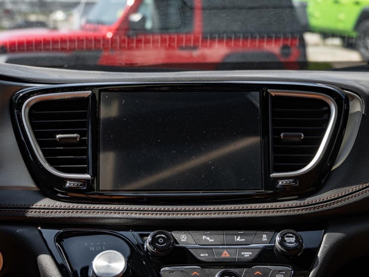 2026 Chrysler Pacifica Pinnacle Photo