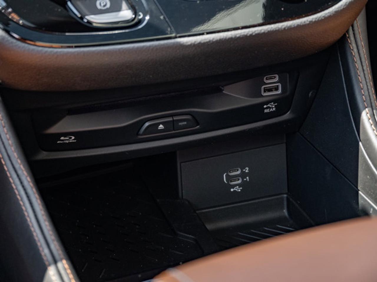 2026 Chrysler Pacifica Pinnacle Photo