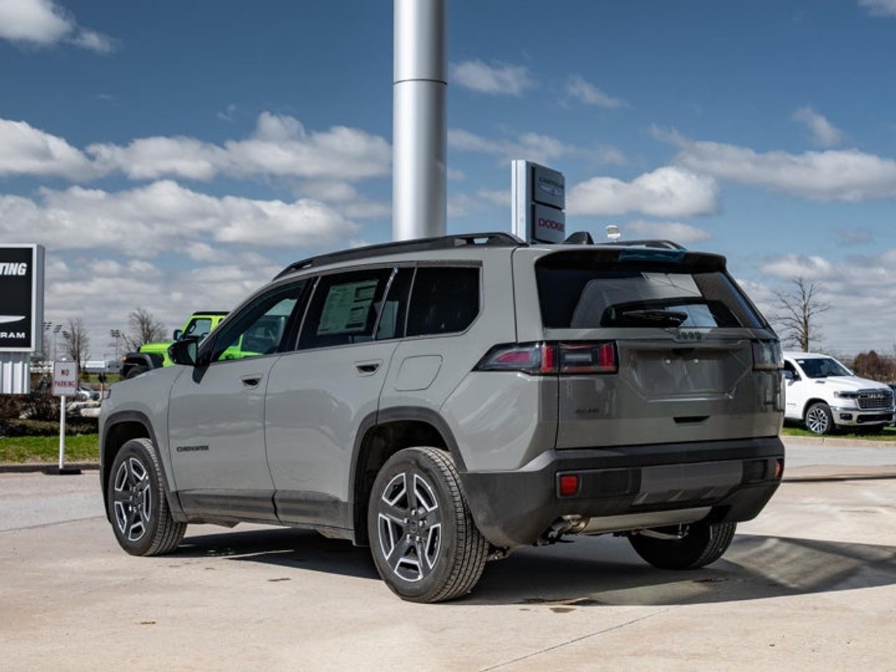 2026 Jeep Cherokee laredo Photo
