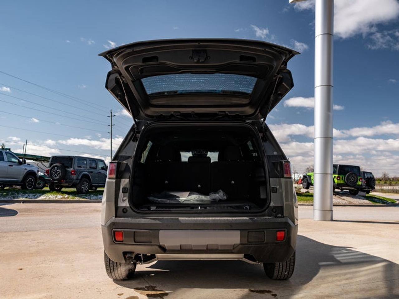 2026 Jeep Cherokee laredo Photo