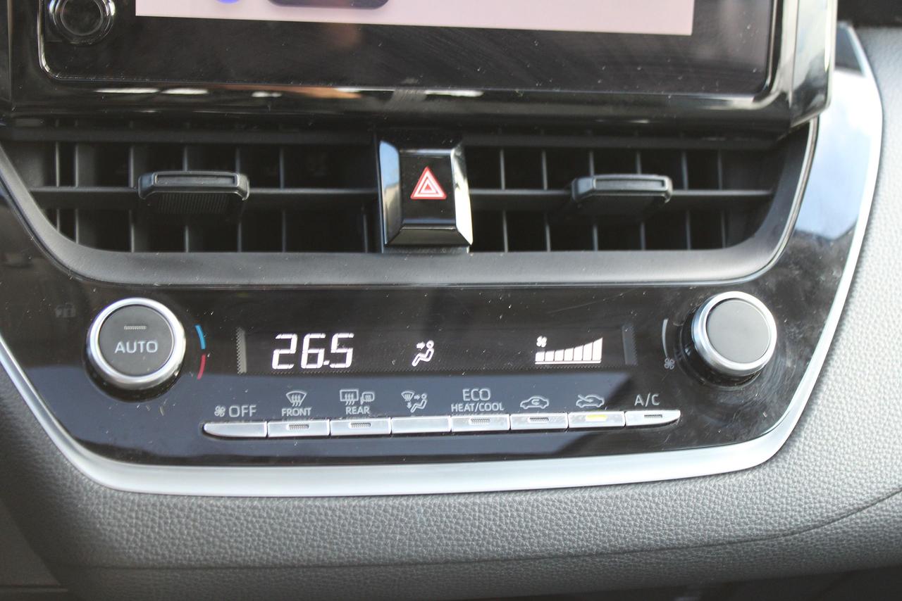 2024 Toyota Corolla LE Photo