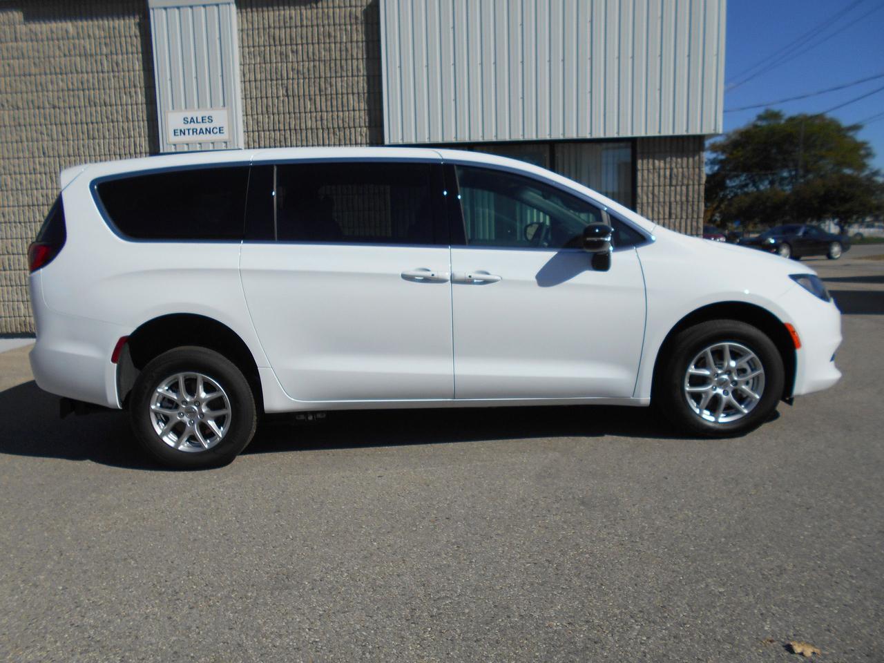 2026 Chrysler Grand Caravan SXT Photo