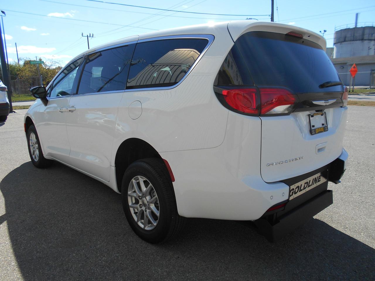 2026 Chrysler Grand Caravan SXT Photo