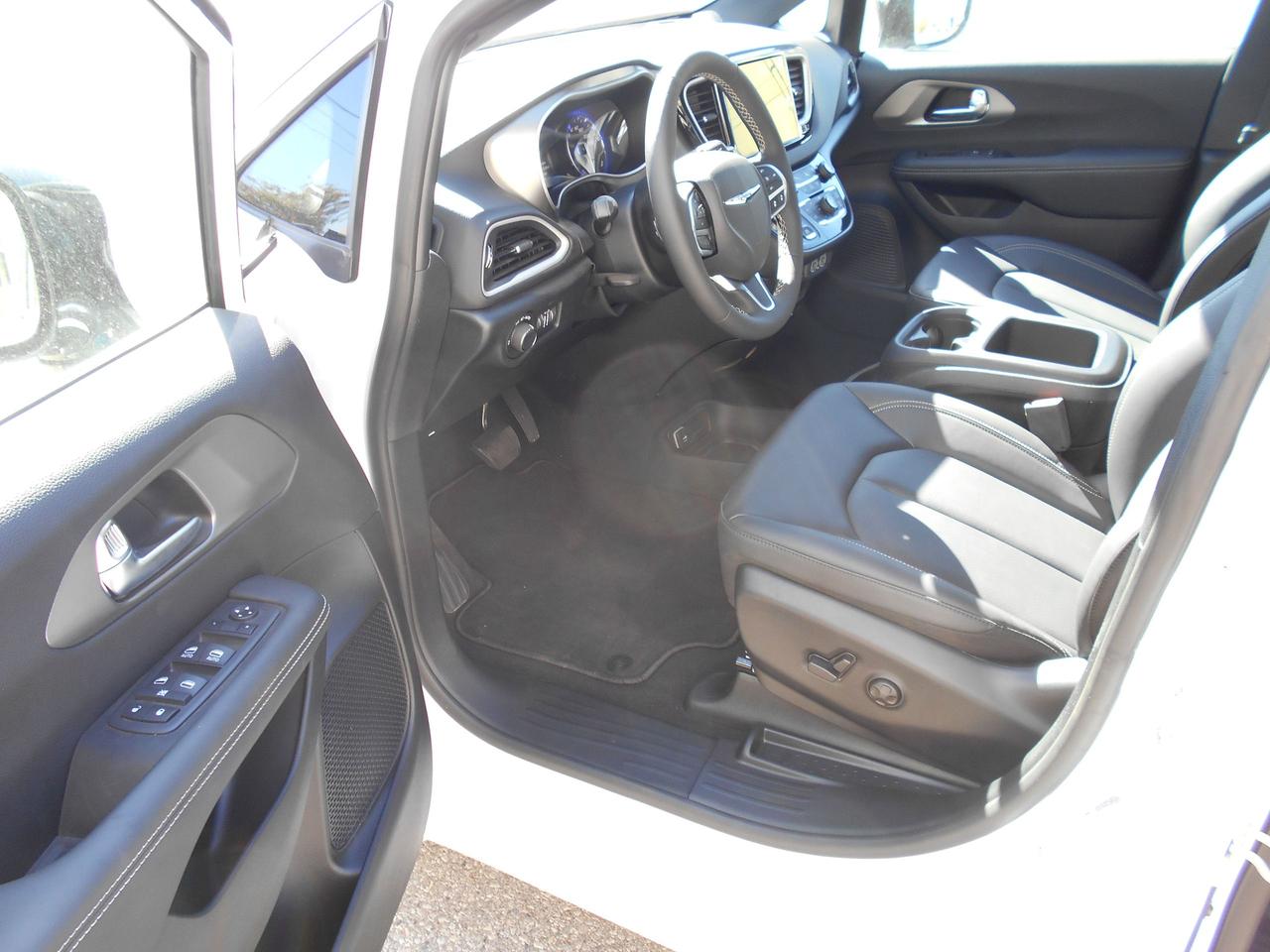 2026 Chrysler Grand Caravan SXT Photo