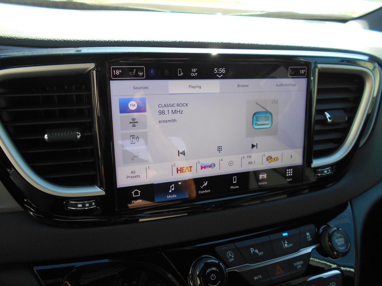 2026 Chrysler Grand Caravan SXT Photo