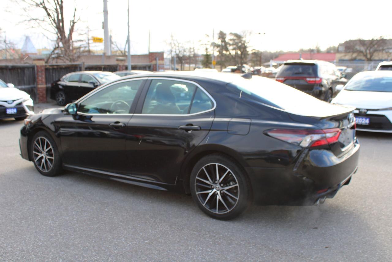 2024 Toyota Camry HYBRID SE Photo