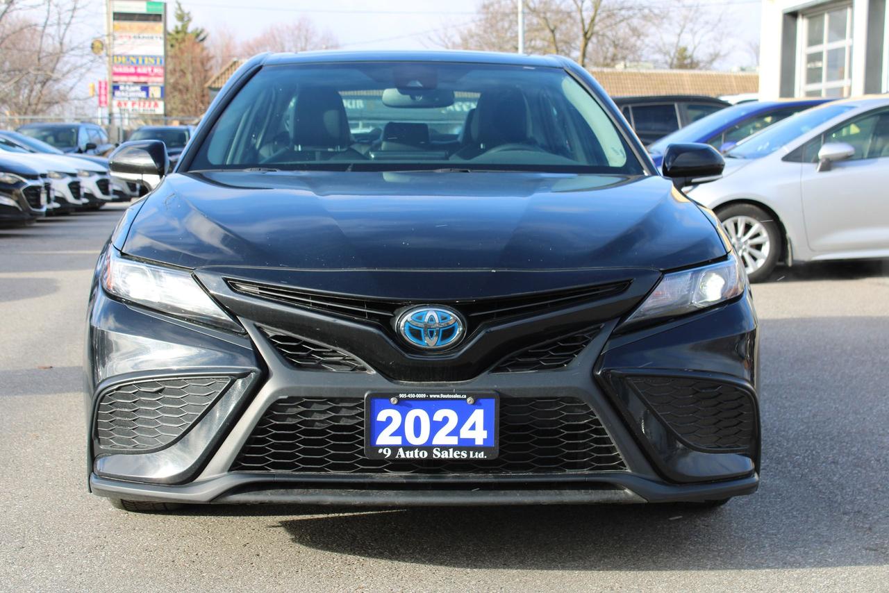 2024 Toyota Camry HYBRID SE Photo
