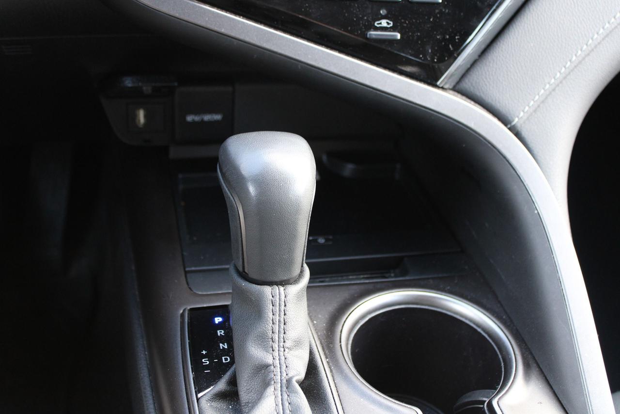 2024 Toyota Camry HYBRID SE Photo