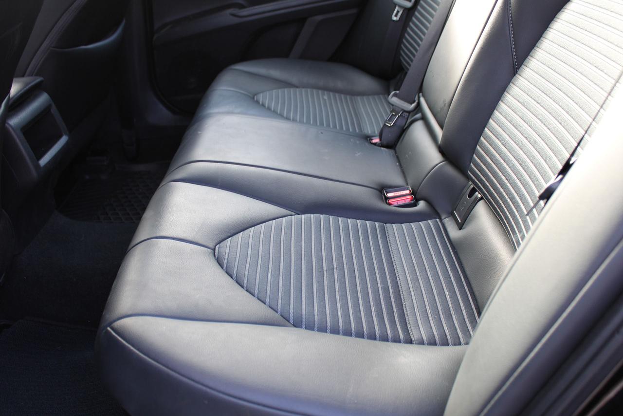 2024 Toyota Camry HYBRID SE Photo