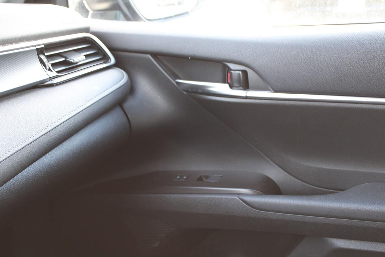 2024 Toyota Camry HYBRID SE Photo