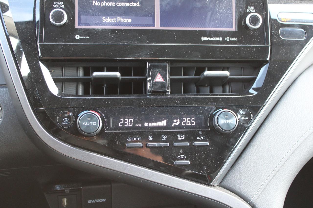 2024 Toyota Camry HYBRID SE Photo