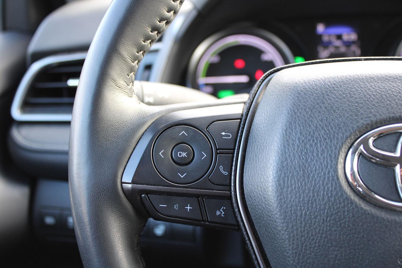 2024 Toyota Camry HYBRID SE Photo