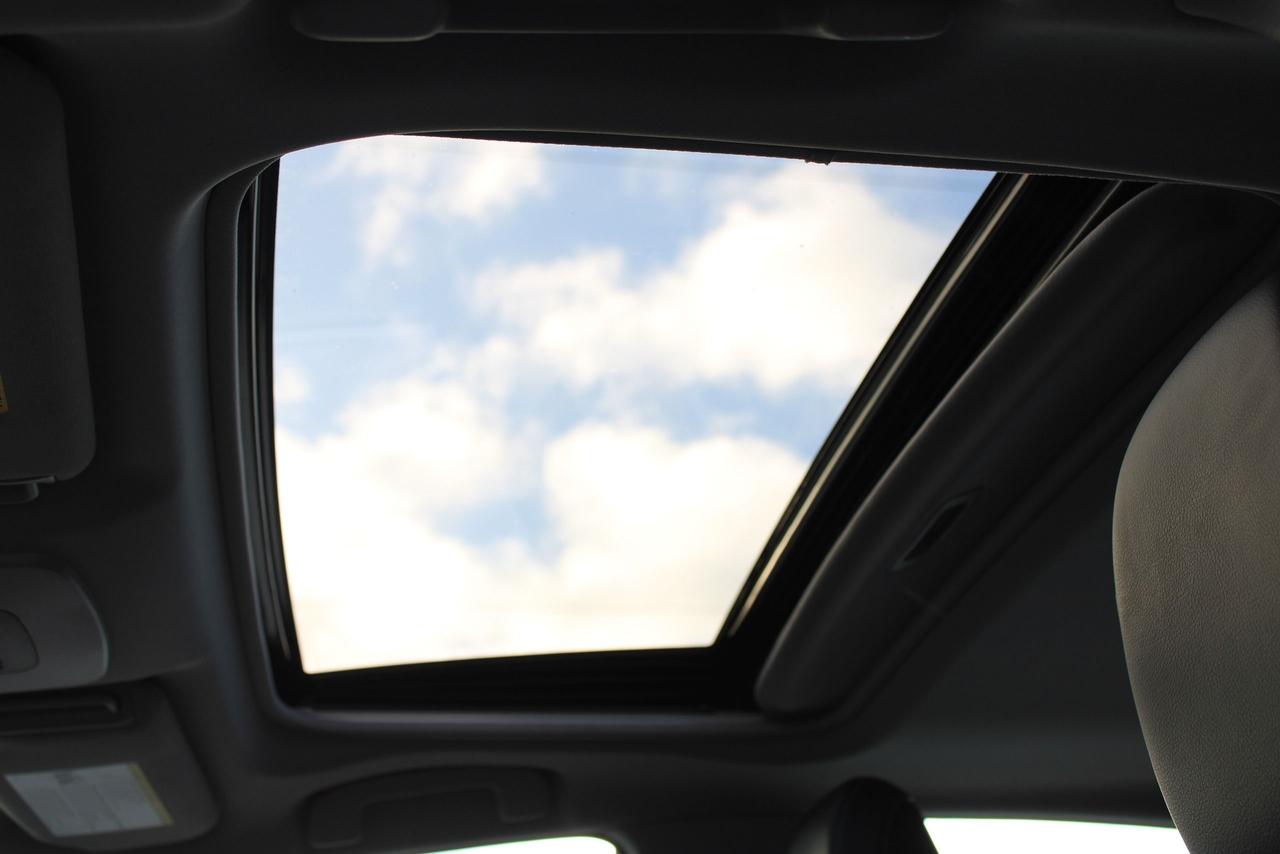 2024 Toyota Camry HYBRID SE Photo