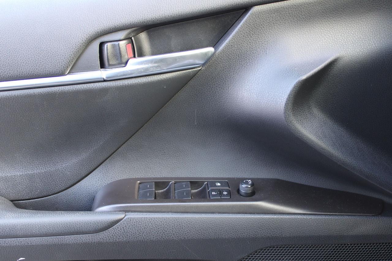 2024 Toyota Camry HYBRID SE Photo