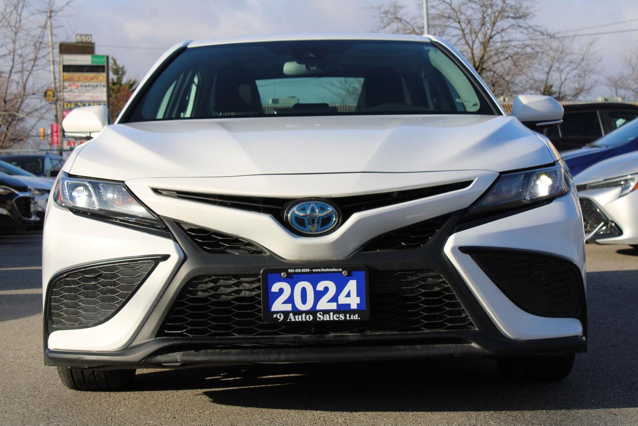 2024 Toyota Camry HYBRID SE Photo
