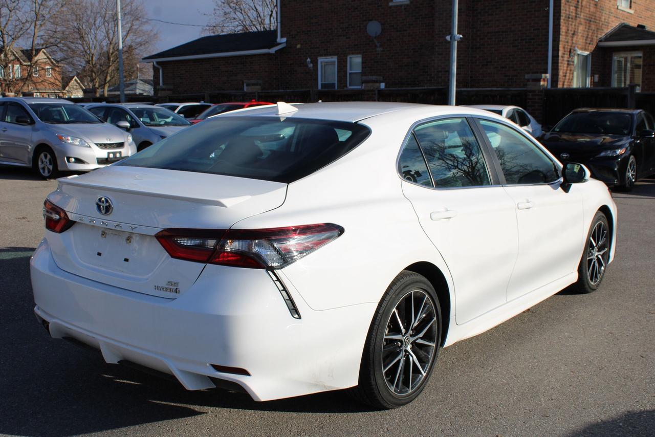 2024 Toyota Camry HYBRID SE Photo