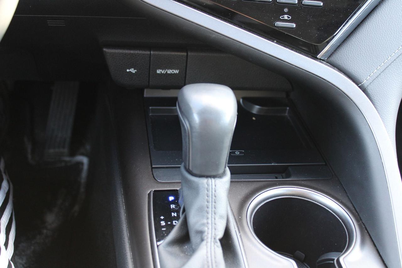 2024 Toyota Camry HYBRID SE Photo