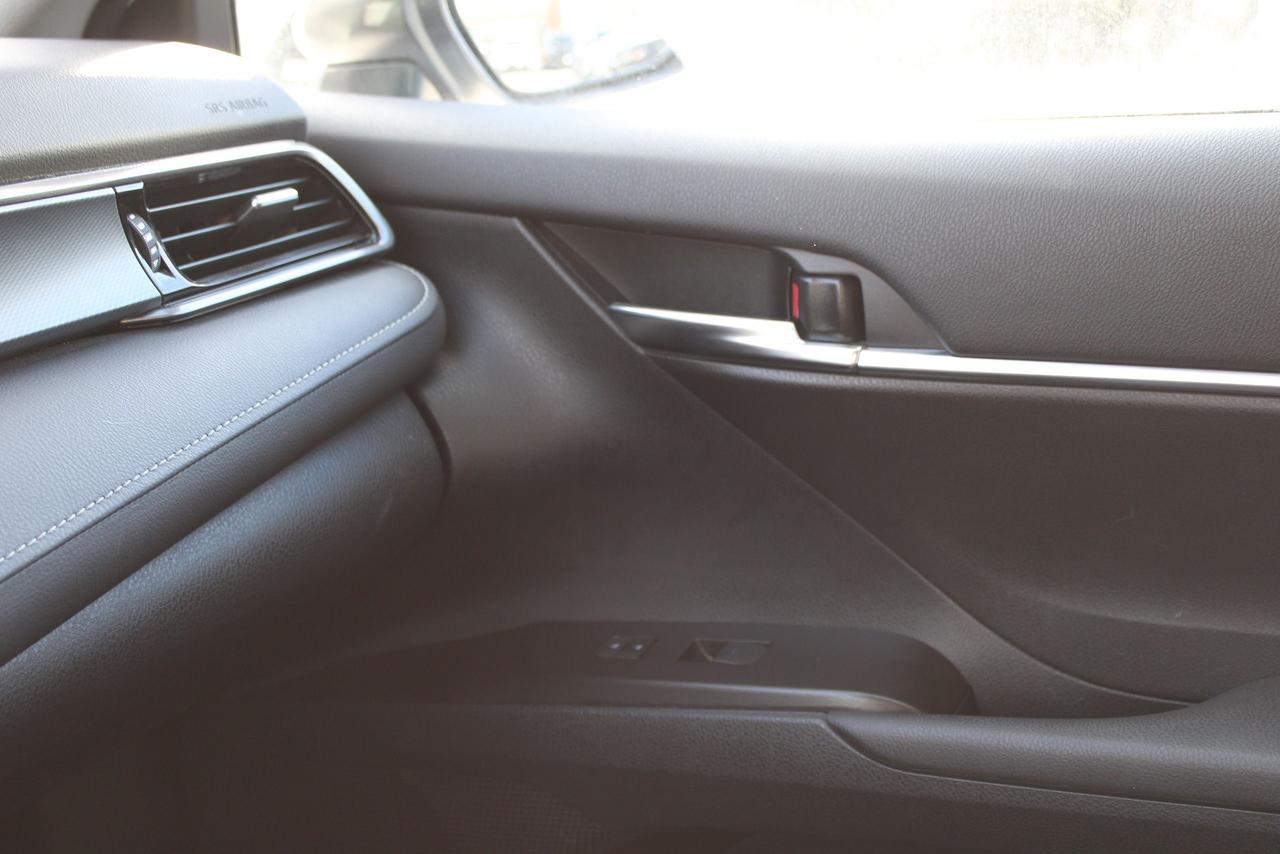 2024 Toyota Camry HYBRID SE Photo