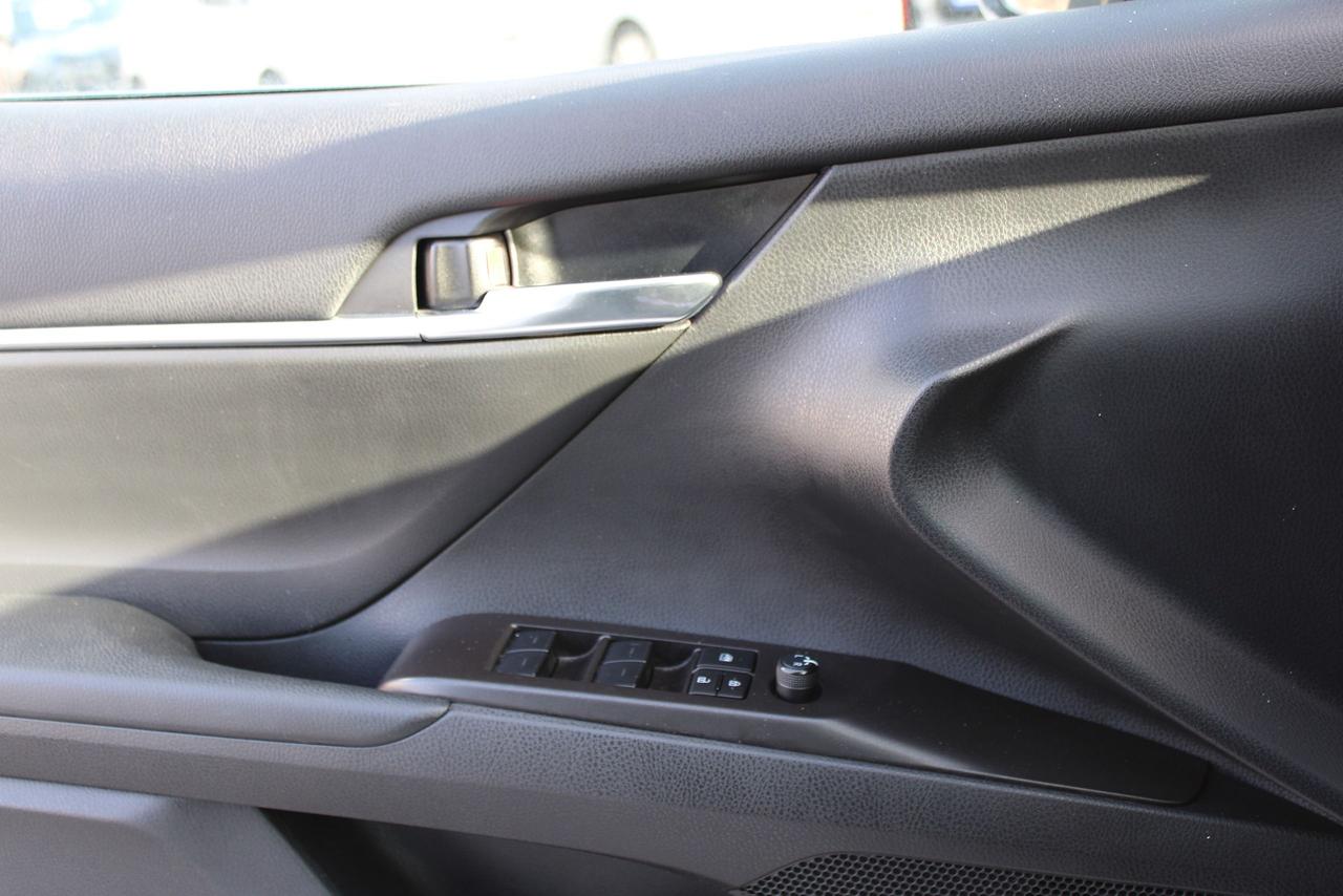 2024 Toyota Camry HYBRID SE Photo