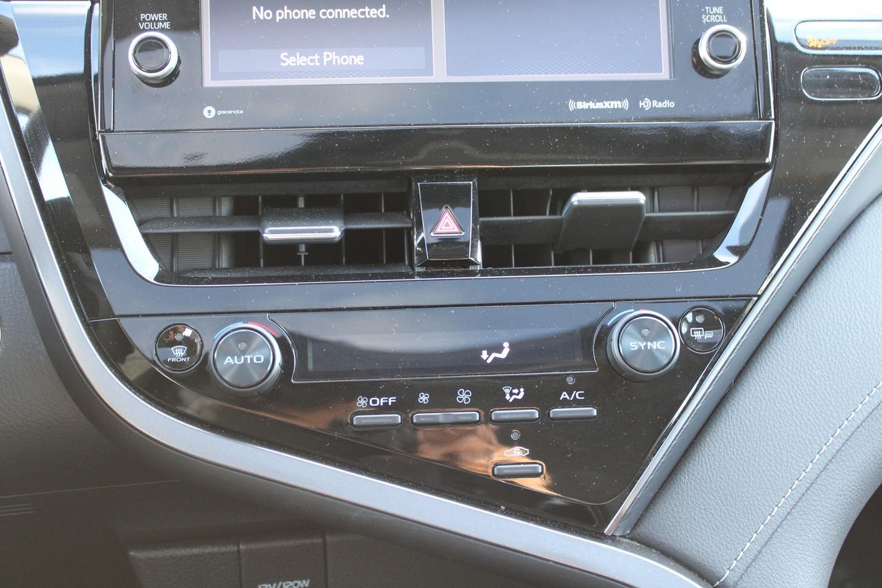 2024 Toyota Camry HYBRID SE Photo