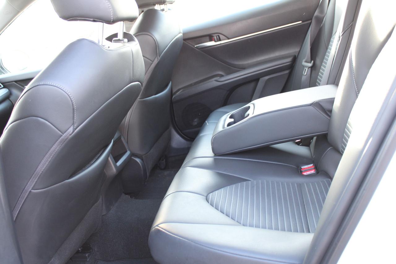 2024 Toyota Camry HYBRID SE Photo