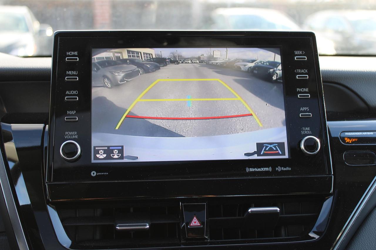 2024 Toyota Camry HYBRID SE Photo