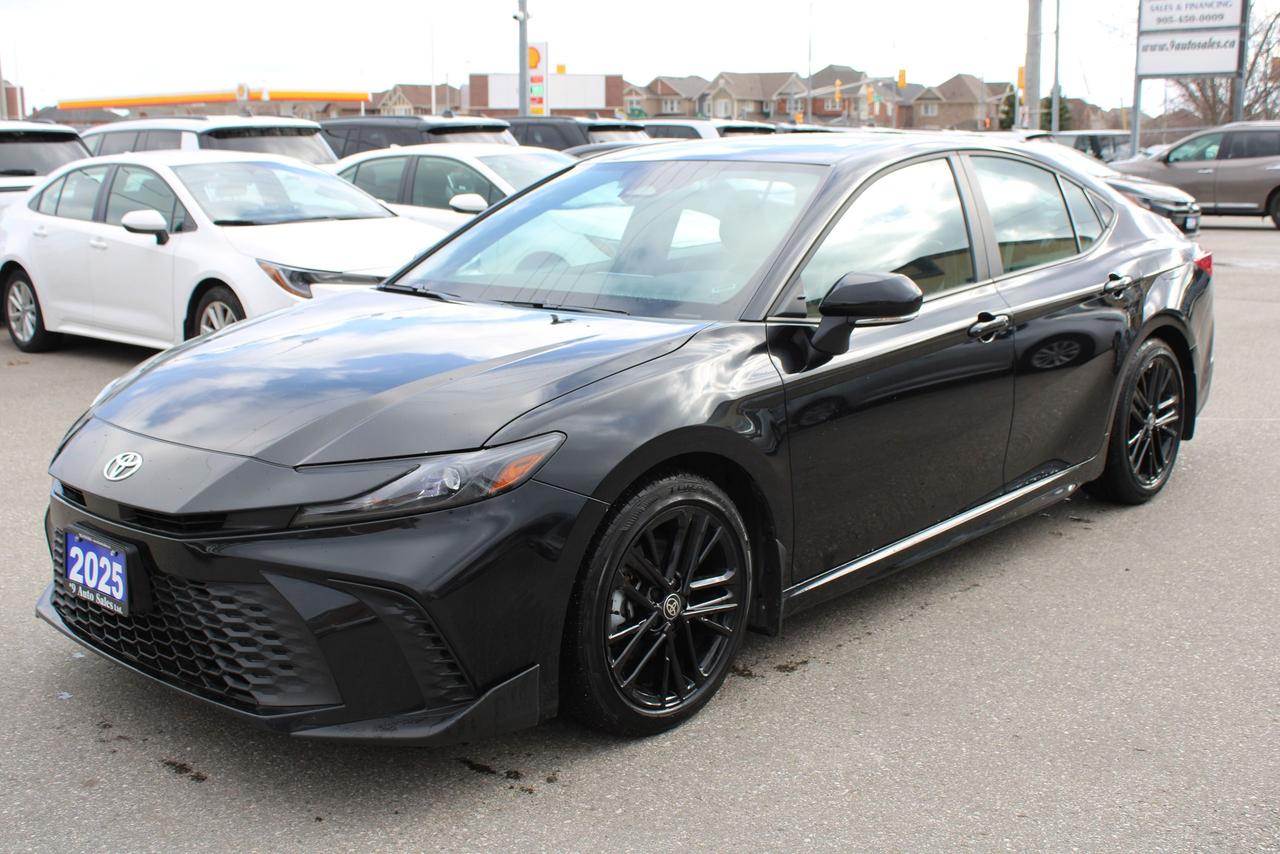 2025 Toyota Camry SE hybrid with sunroof Photo