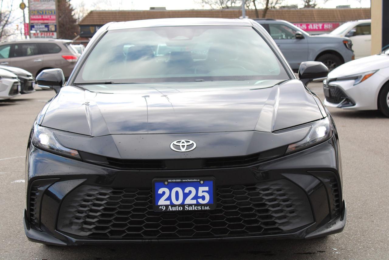 2025 Toyota Camry SE hybrid with sunroof Photo