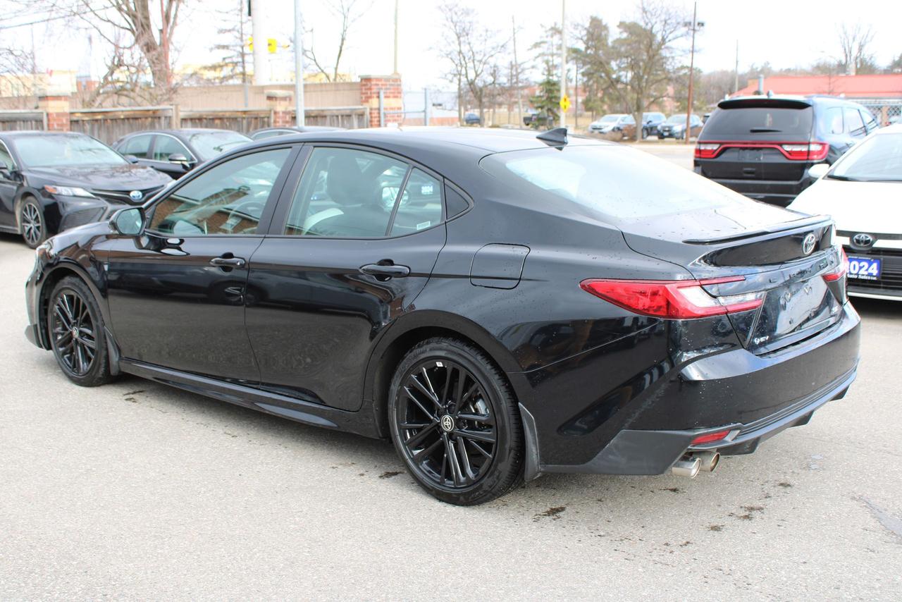 2025 Toyota Camry SE hybrid with sunroof Photo4