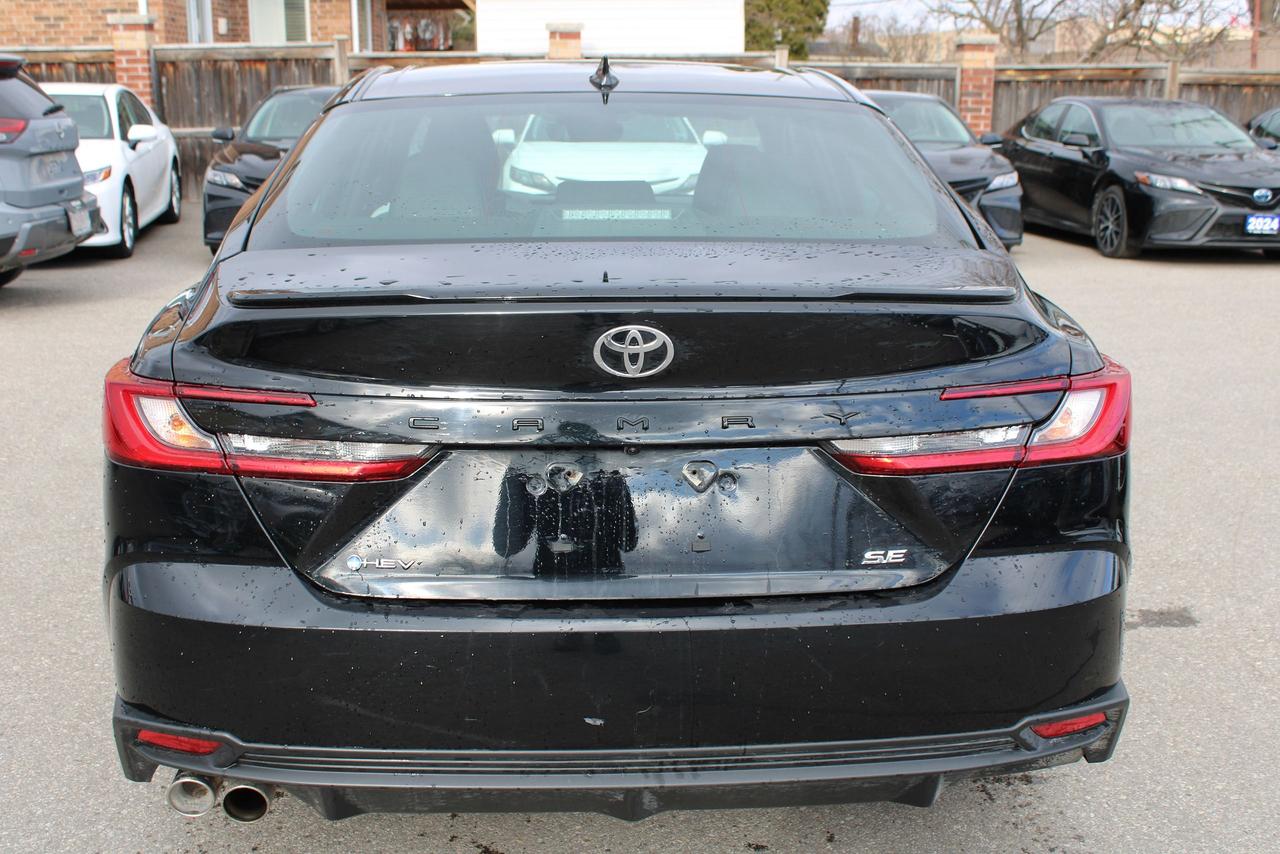 2025 Toyota Camry SE hybrid with sunroof Photo