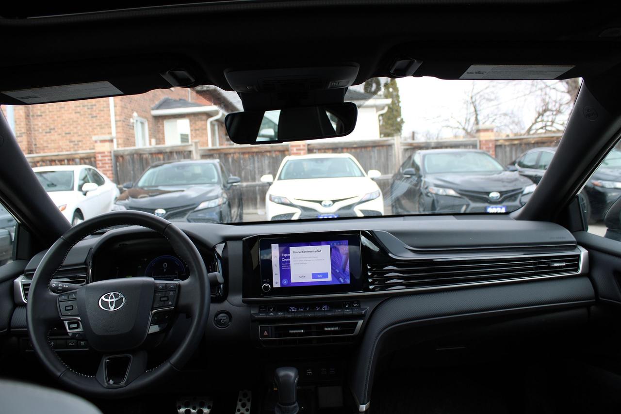2025 Toyota Camry SE hybrid with sunroof Photo