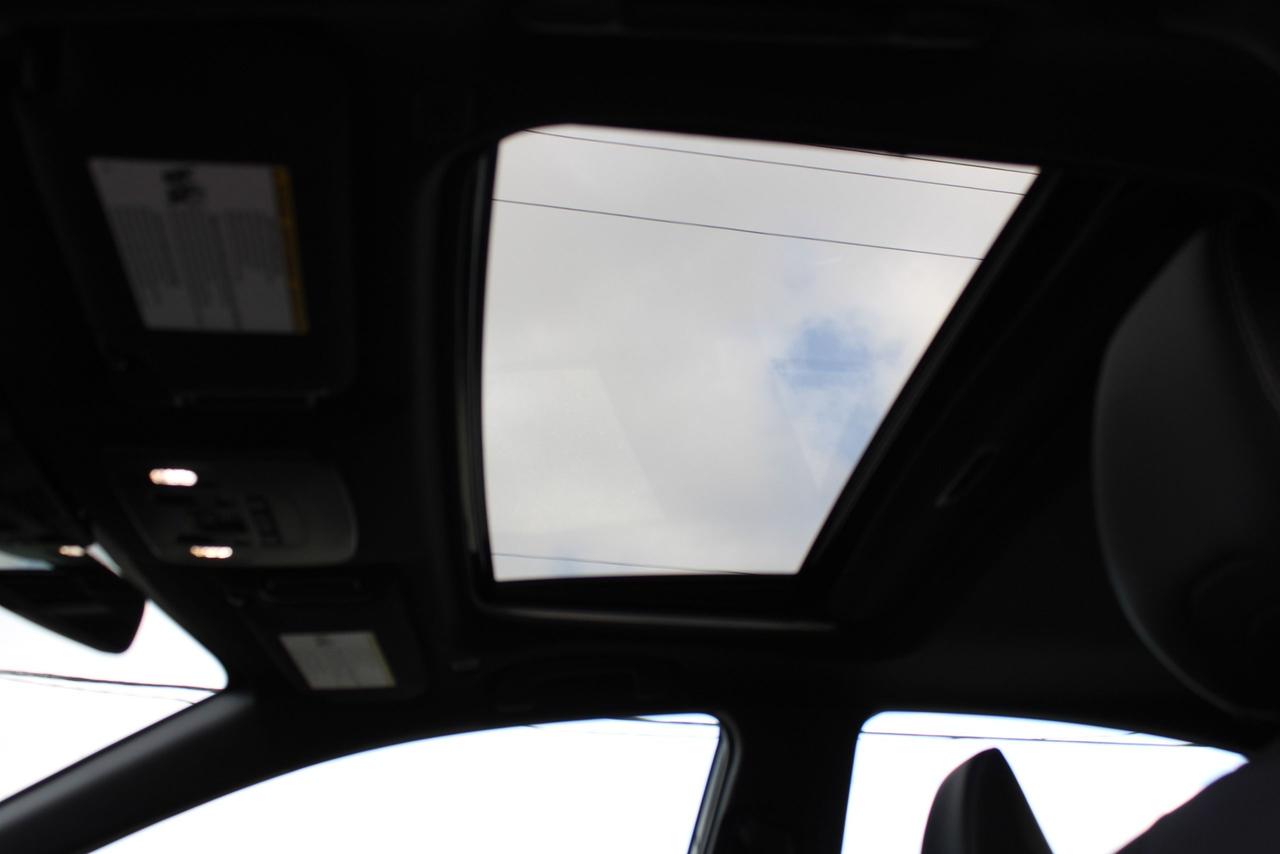 2025 Toyota Camry SE hybrid with sunroof Photo