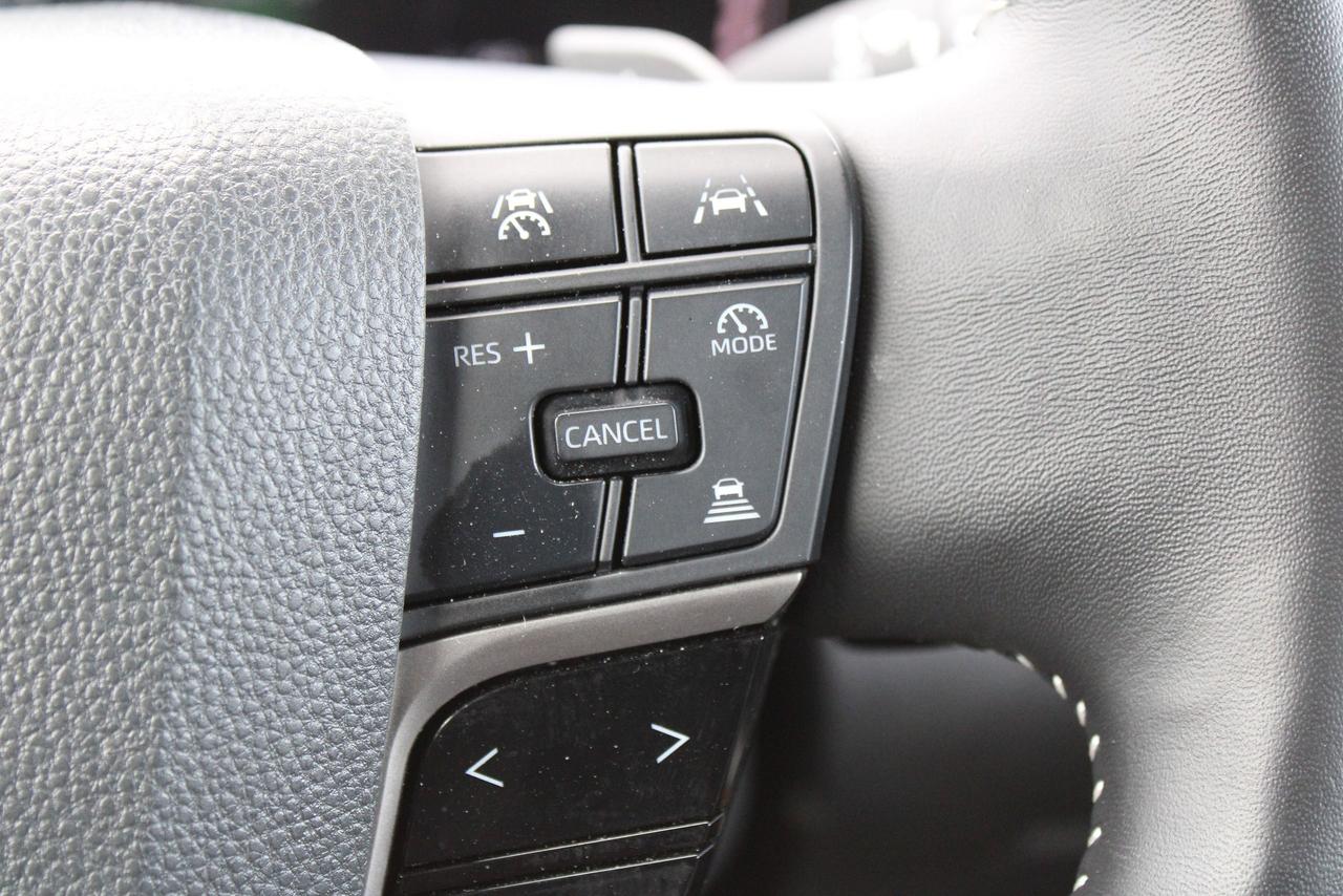 2025 Toyota Camry SE hybrid with sunroof Photo