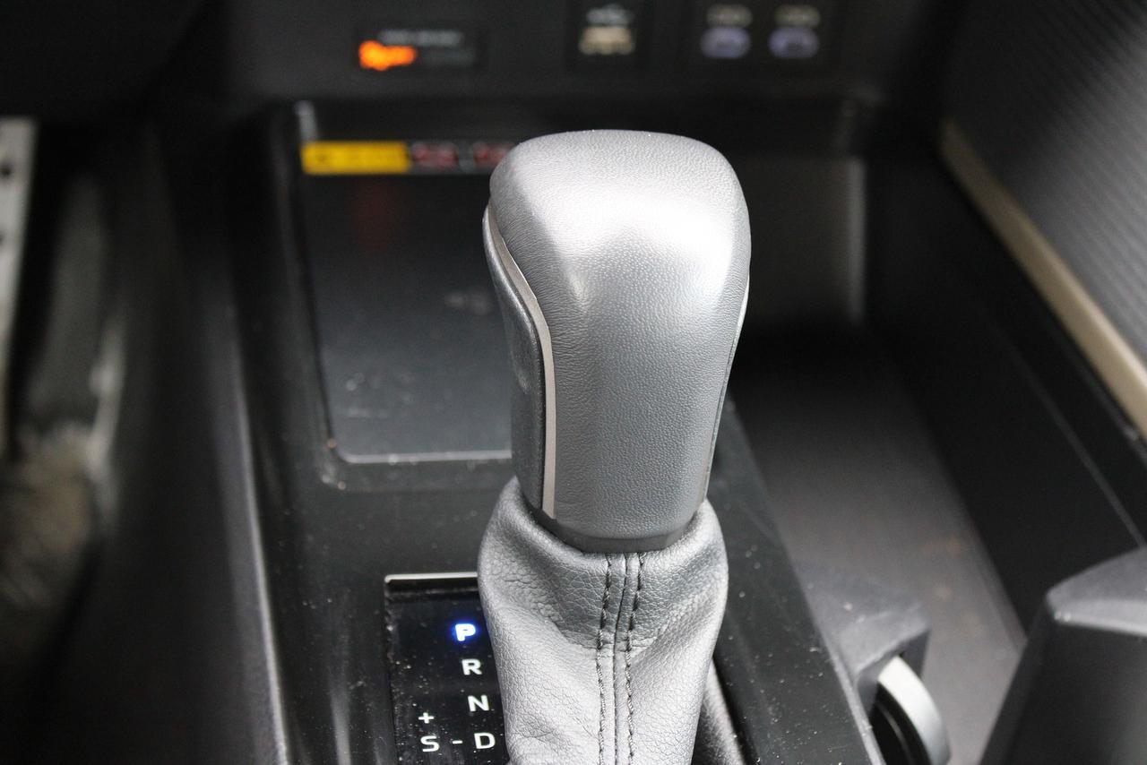 2025 Toyota Camry SE hybrid with sunroof Photo