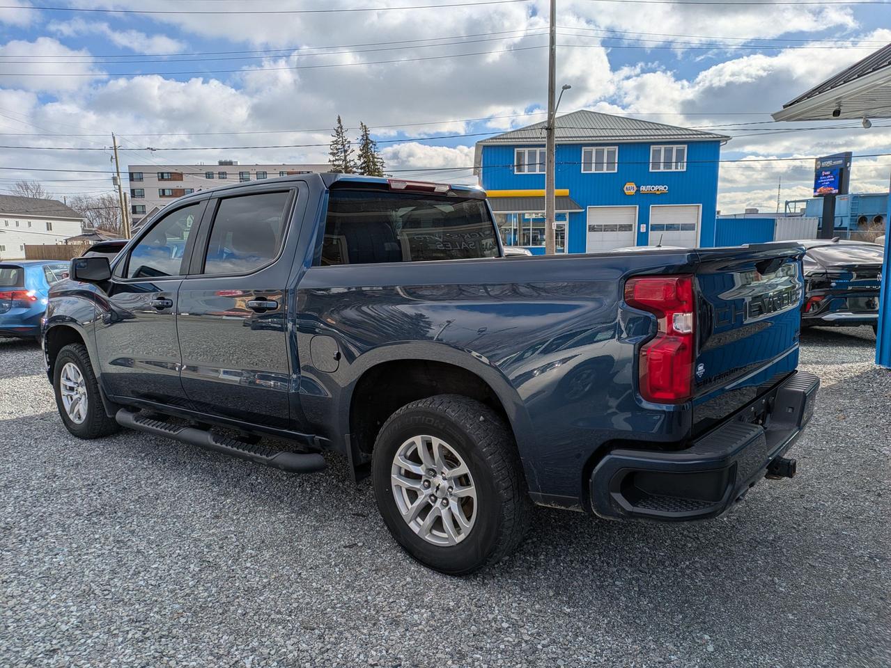 2021 Chevrolet Silverado 1500 4WD Crew Cab 147" RST Photo2