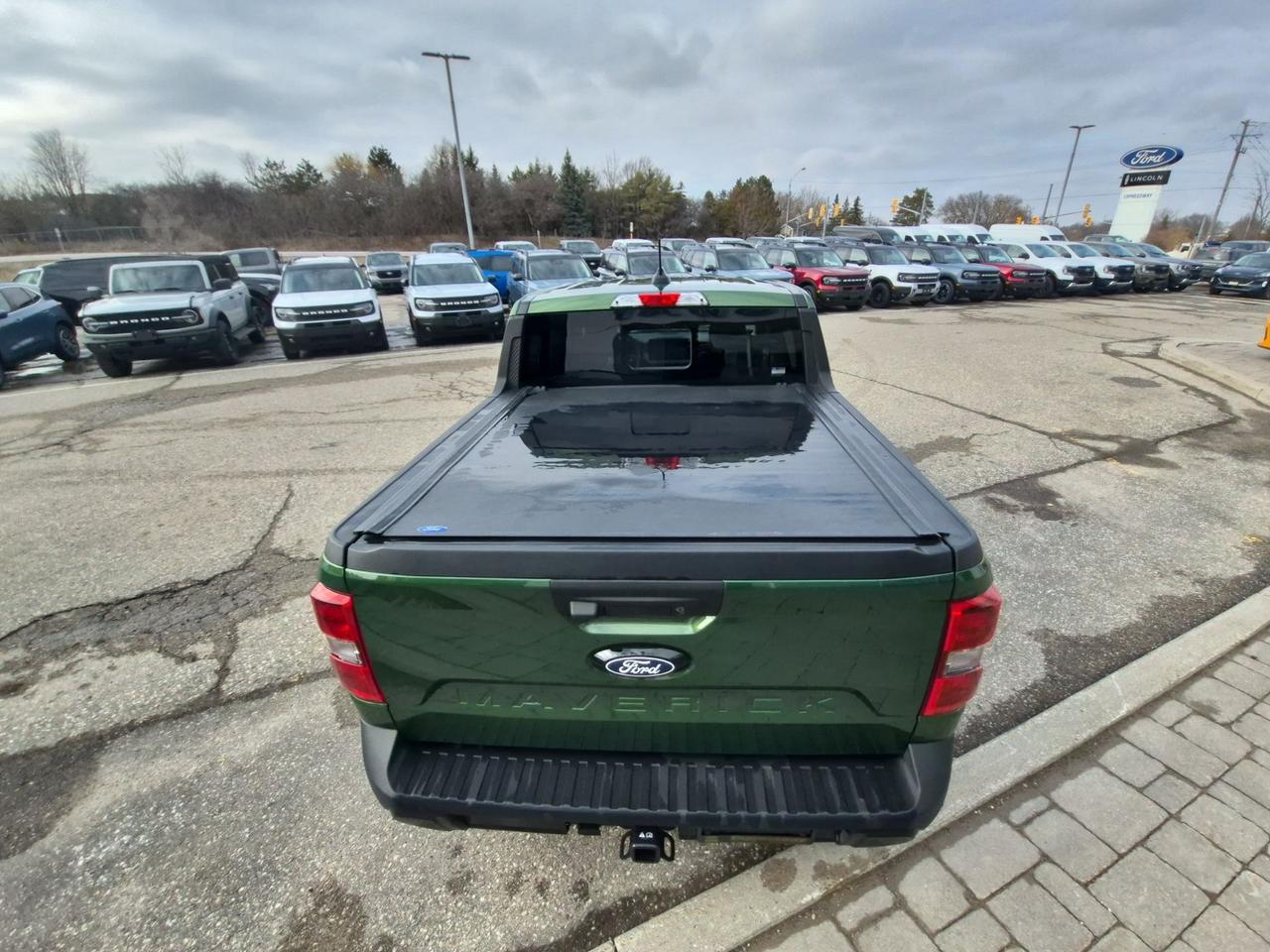 2025 Ford Maverick LARIAT, MOONROOF, HEATED WHEEL, LIKE NEW! Photo