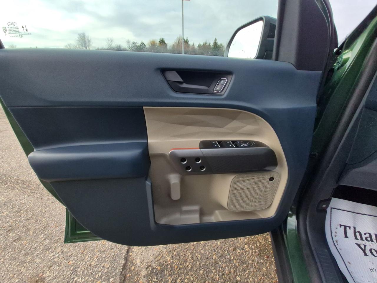 2025 Ford Maverick LARIAT, MOONROOF, HEATED WHEEL, LIKE NEW! Photo