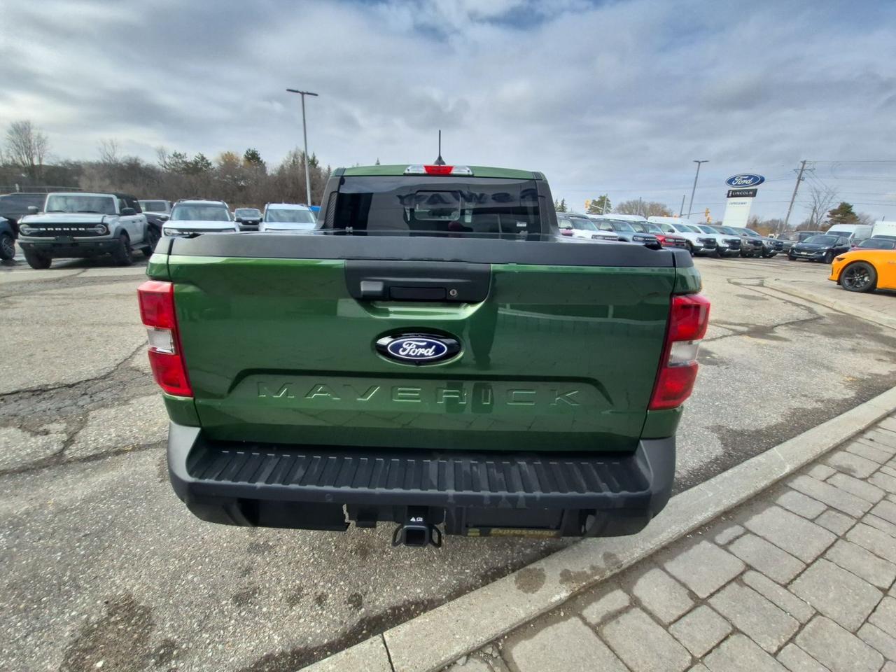 2025 Ford Maverick LARIAT, MOONROOF, HEATED WHEEL, LIKE NEW! Photo