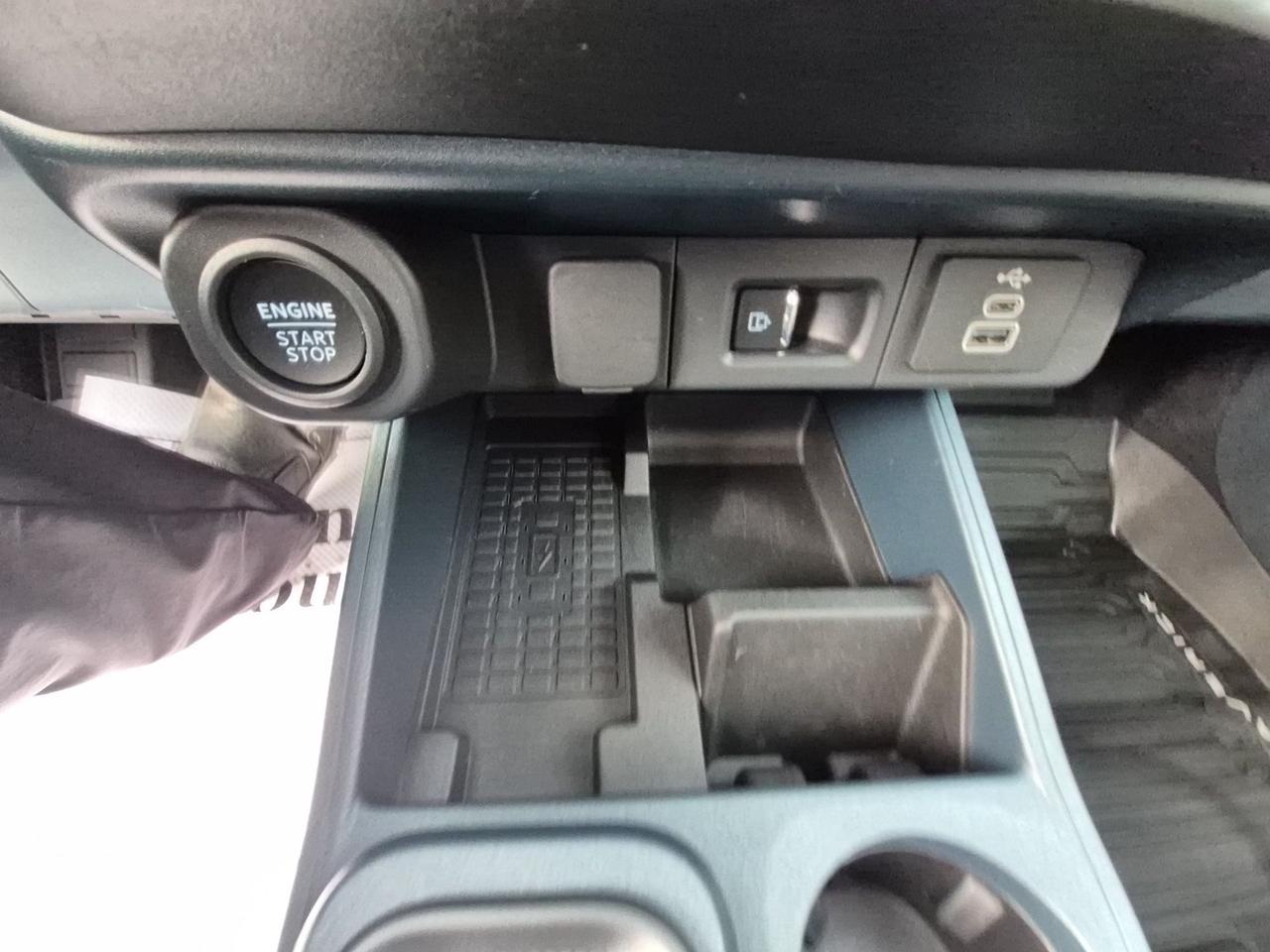 2025 Ford Maverick LARIAT, MOONROOF, HEATED WHEEL, LIKE NEW! Photo